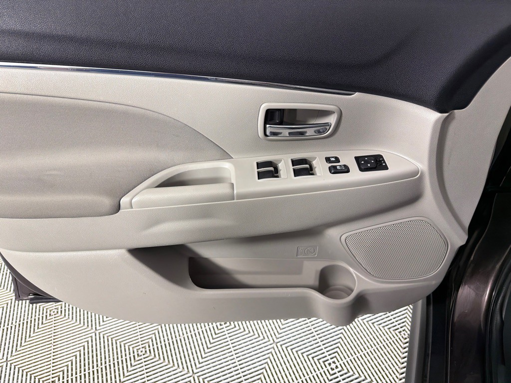 2021 Mitsubishi Outlander Image 11