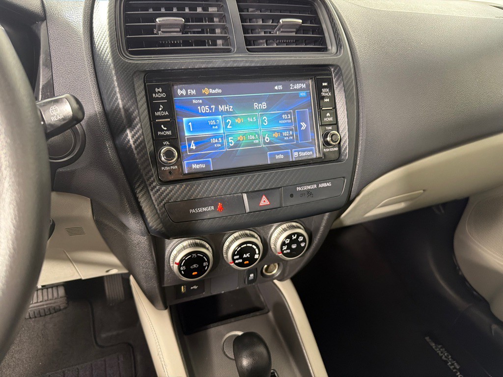 2021 Mitsubishi Outlander Image 16