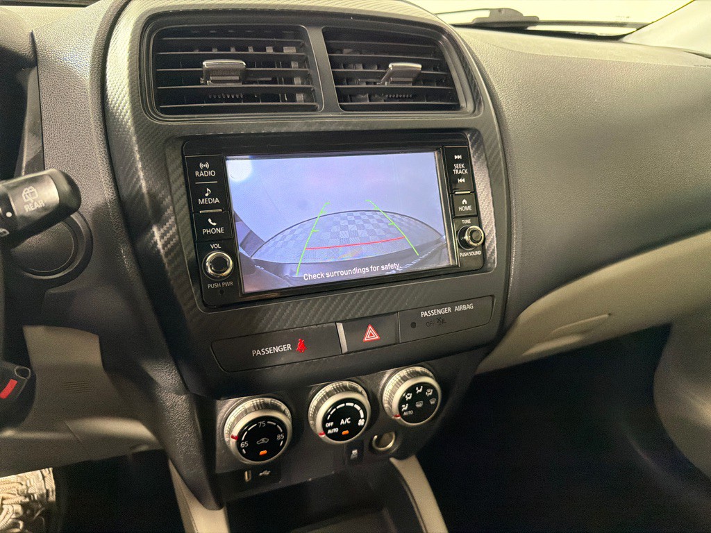 2021 Mitsubishi Outlander Image 17