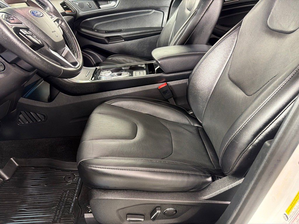 2019 Ford Edge Image 12