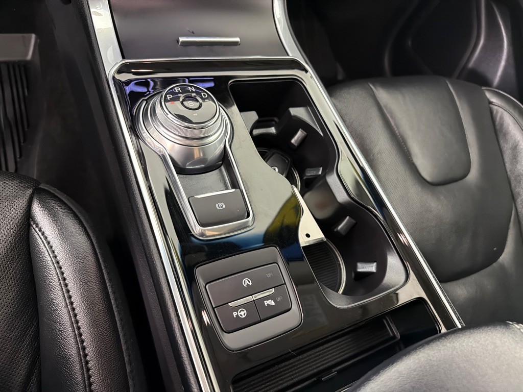 2019 Ford Edge Image 19