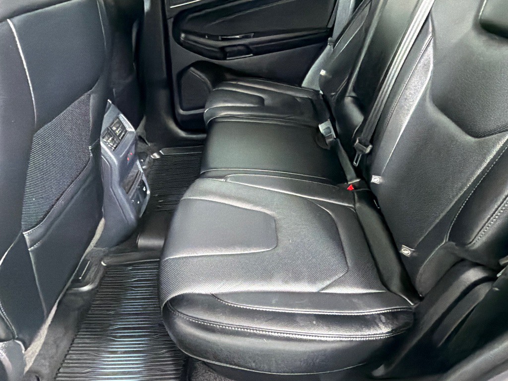 2019 Ford Edge Image 20