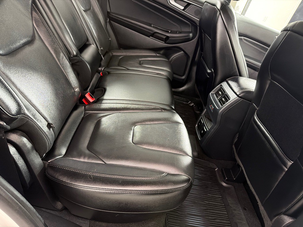 2019 Ford Edge Image 23