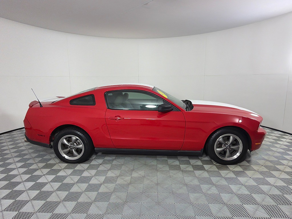 2010 Ford Mustang Image 4