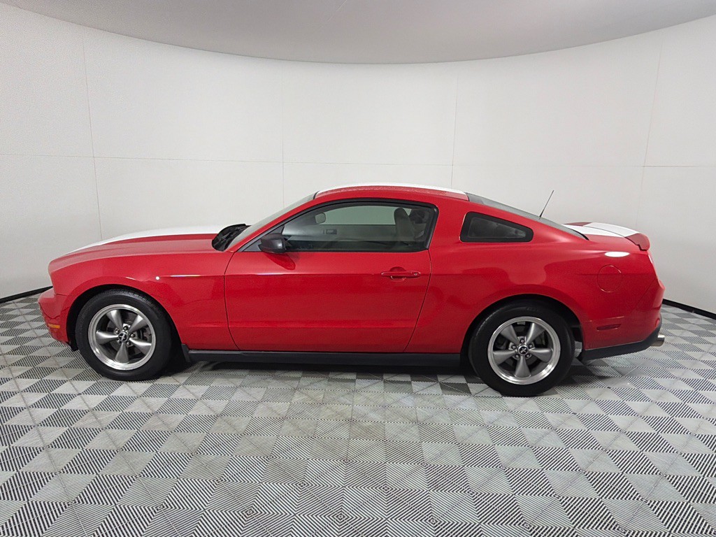 2010 Ford Mustang Image 8