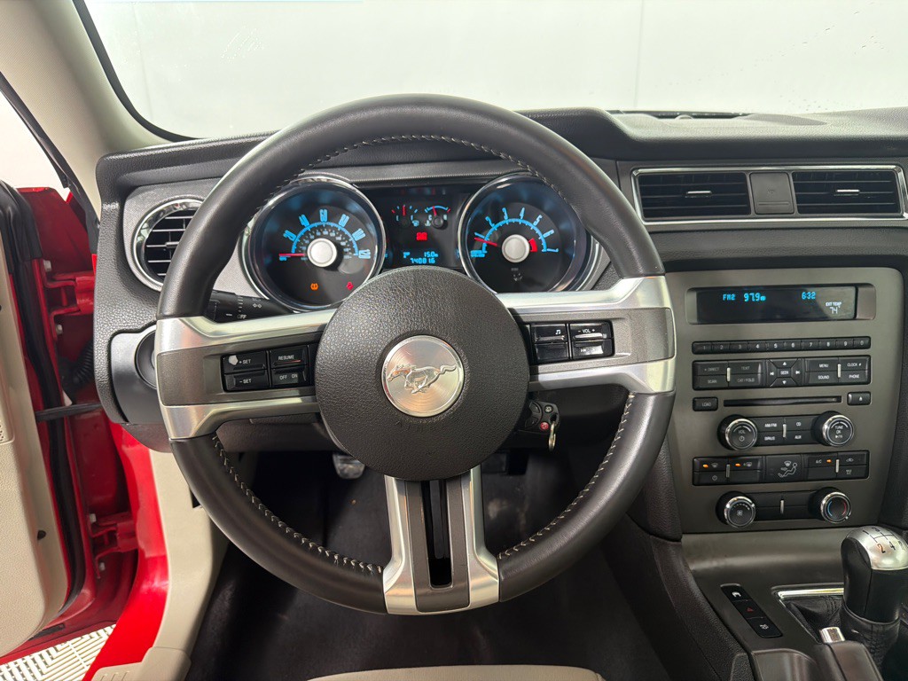 2010 Ford Mustang Image 15