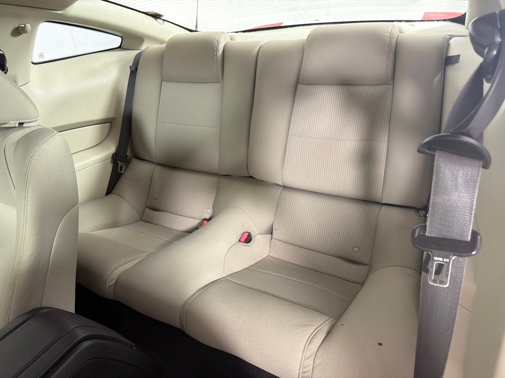 2010 Ford Mustang Image 18