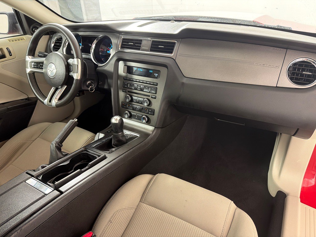 2010 Ford Mustang Image 22