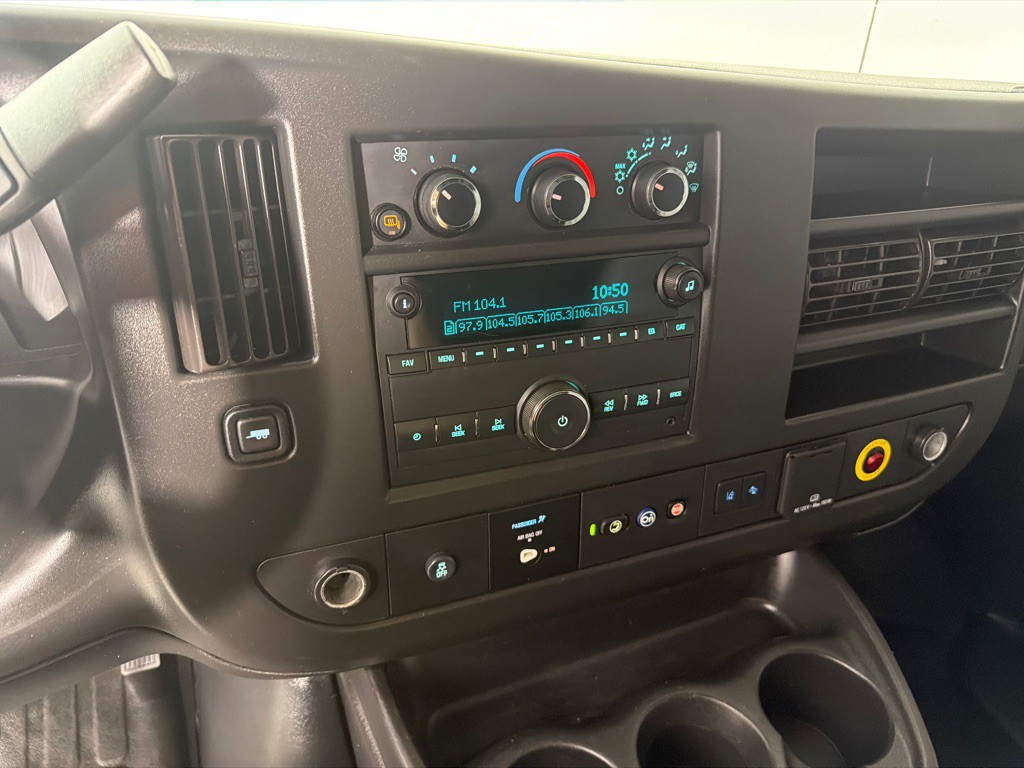 2021 Chevrolet Express Image 14