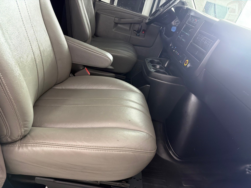 2021 Chevrolet Express Image 17