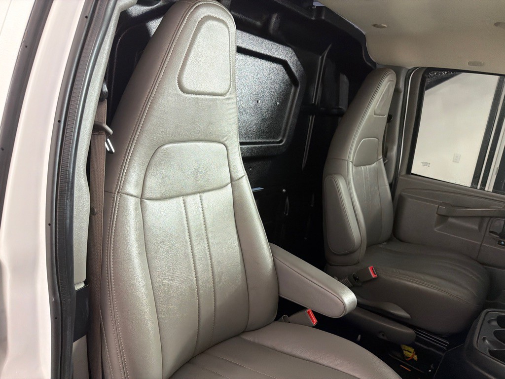 2021 Chevrolet Express Image 18