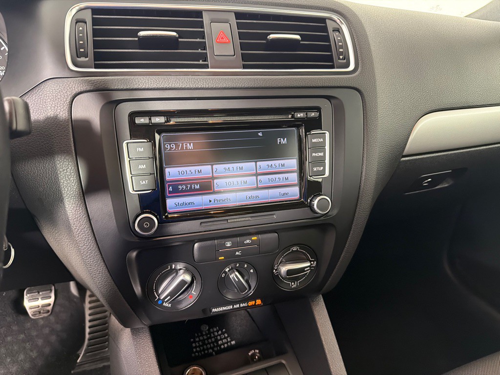 2012 Volkswagen Jetta Image 13