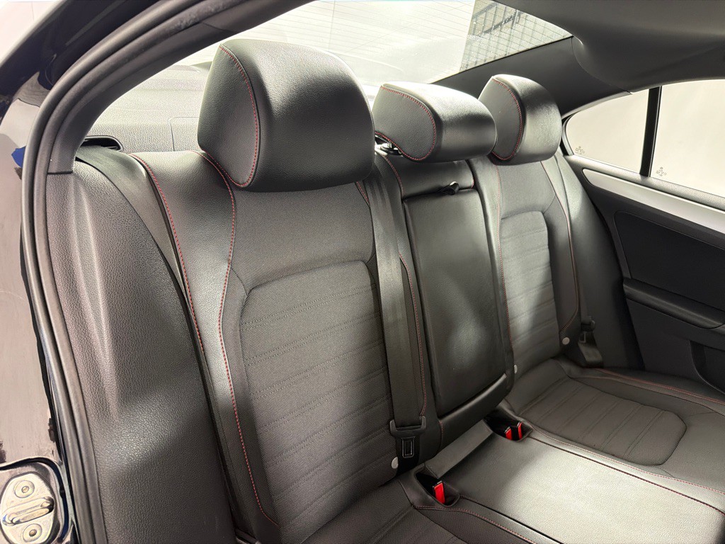 2012 Volkswagen Jetta Image 18