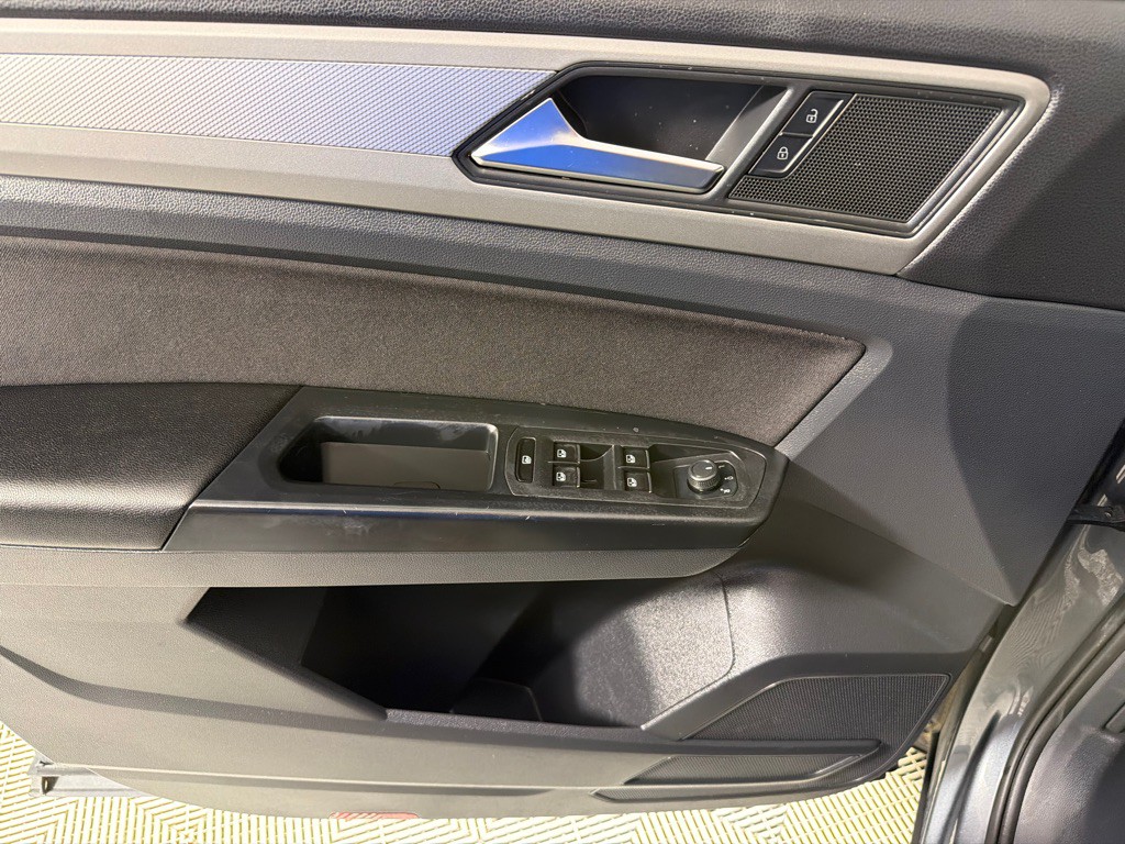 2020 Volkswagen Atlas Cross Sport Image 10
