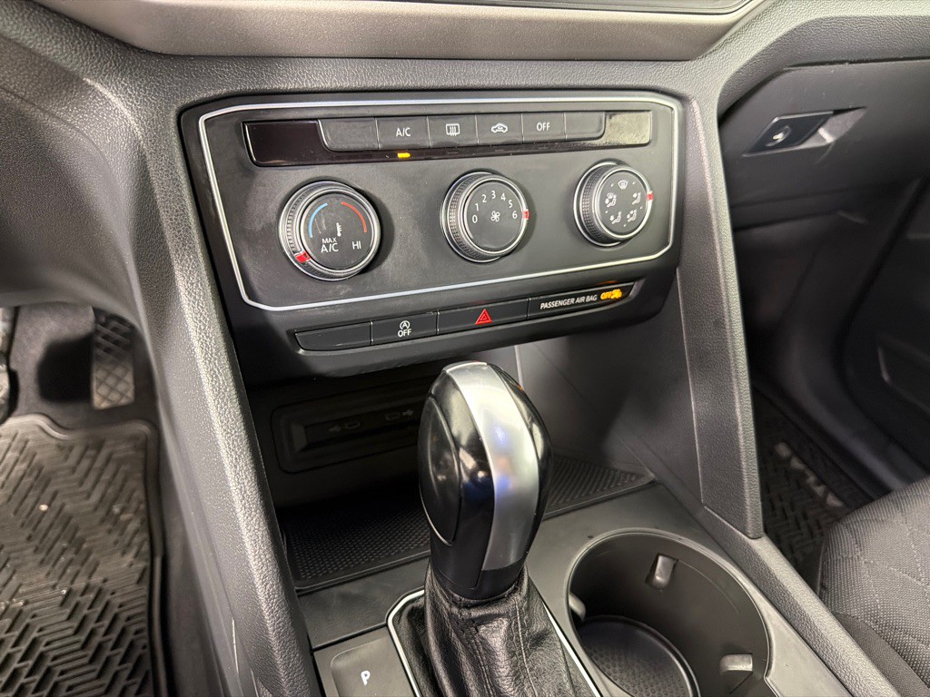 2020 Volkswagen Atlas Cross Sport Image 15