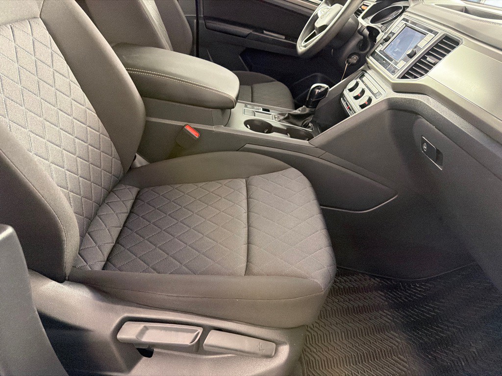 2020 Volkswagen Atlas Cross Sport Image 22
