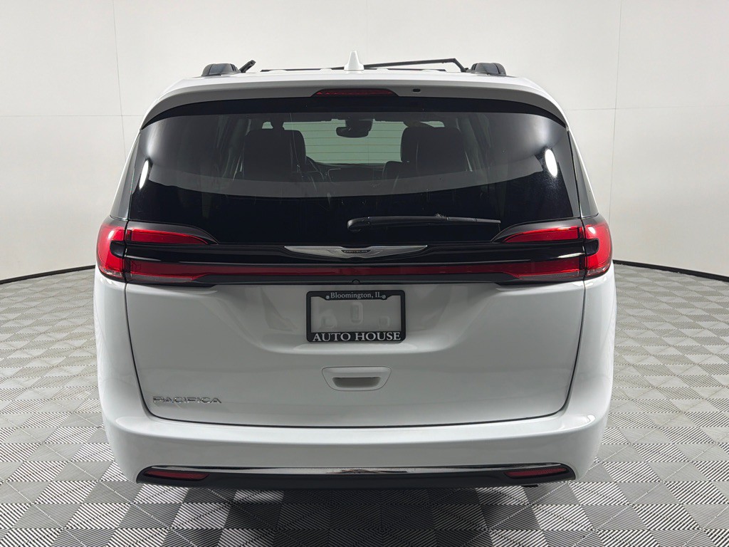 2022 Chrysler Pacifica Image 5