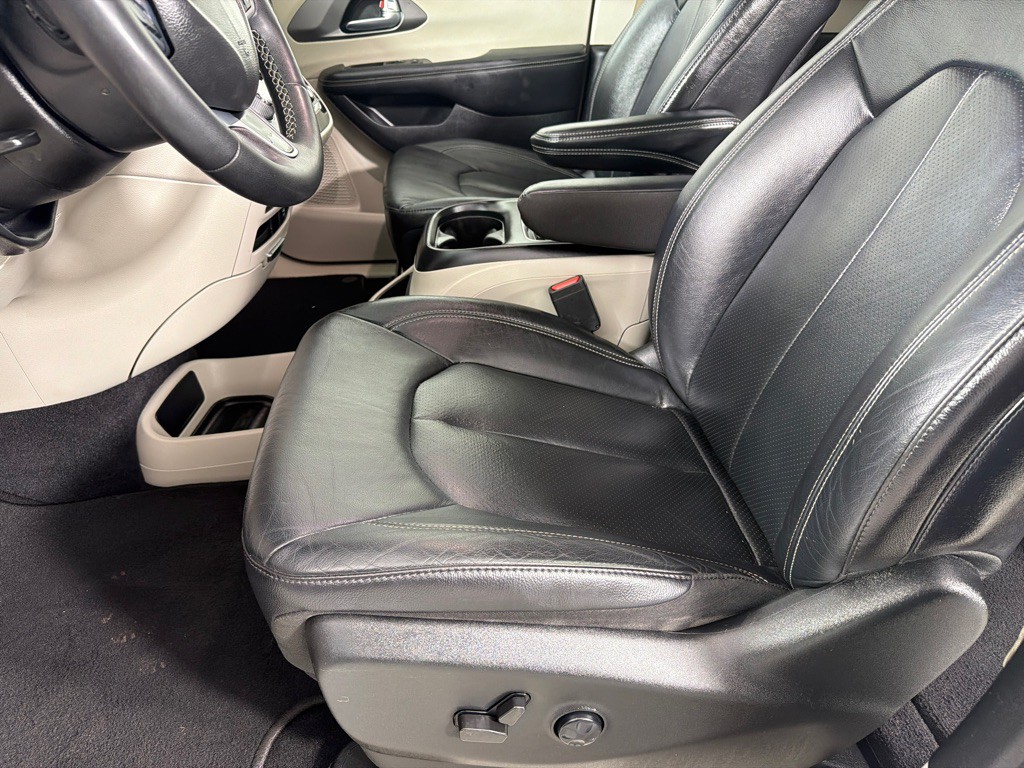 2022 Chrysler Pacifica Image 11