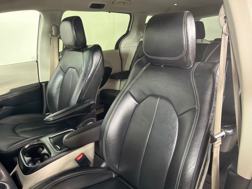 2022 Chrysler Pacifica Image 12