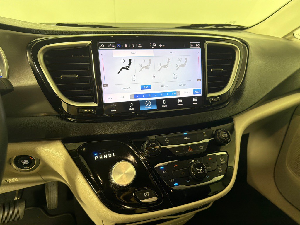 2022 Chrysler Pacifica Image 15