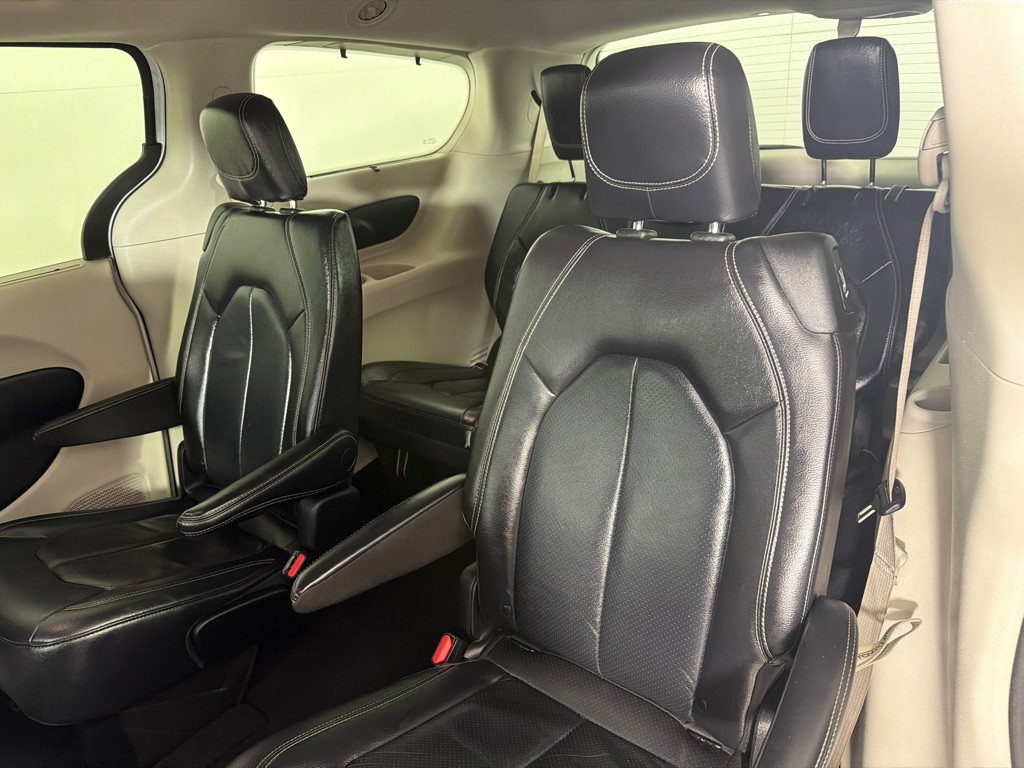 2022 Chrysler Pacifica Image 18