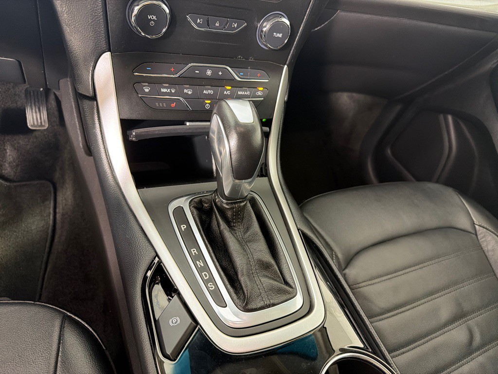 2018 Ford Edge Image 17