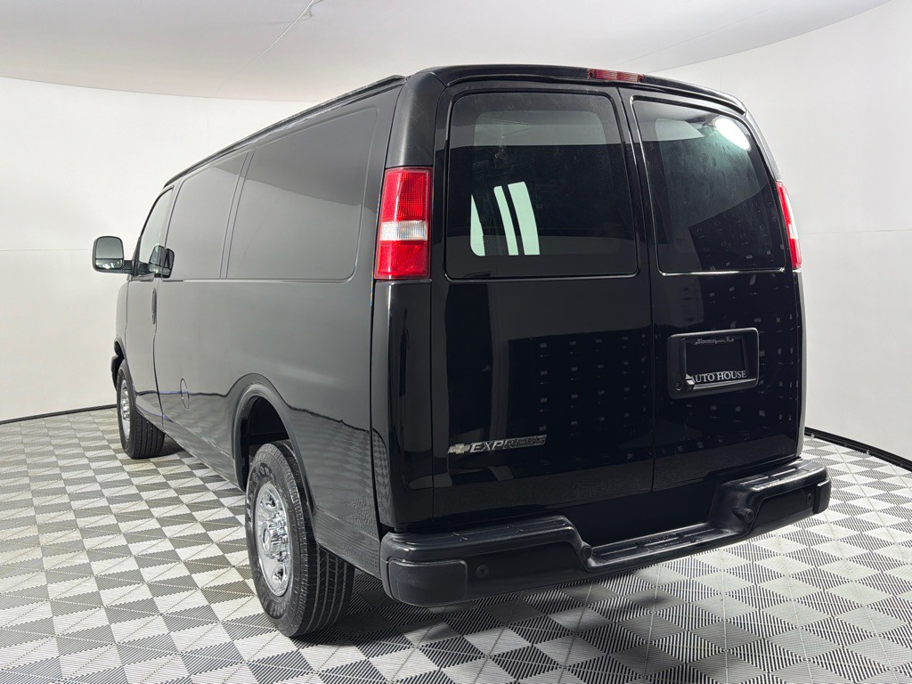 2018 Chevrolet Express Image 7