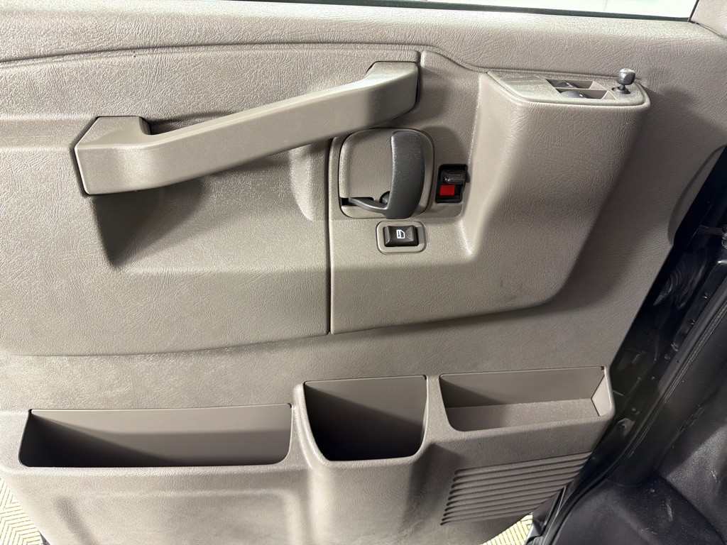 2018 Chevrolet Express Image 10