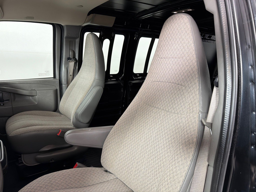 2018 Chevrolet Express Image 12