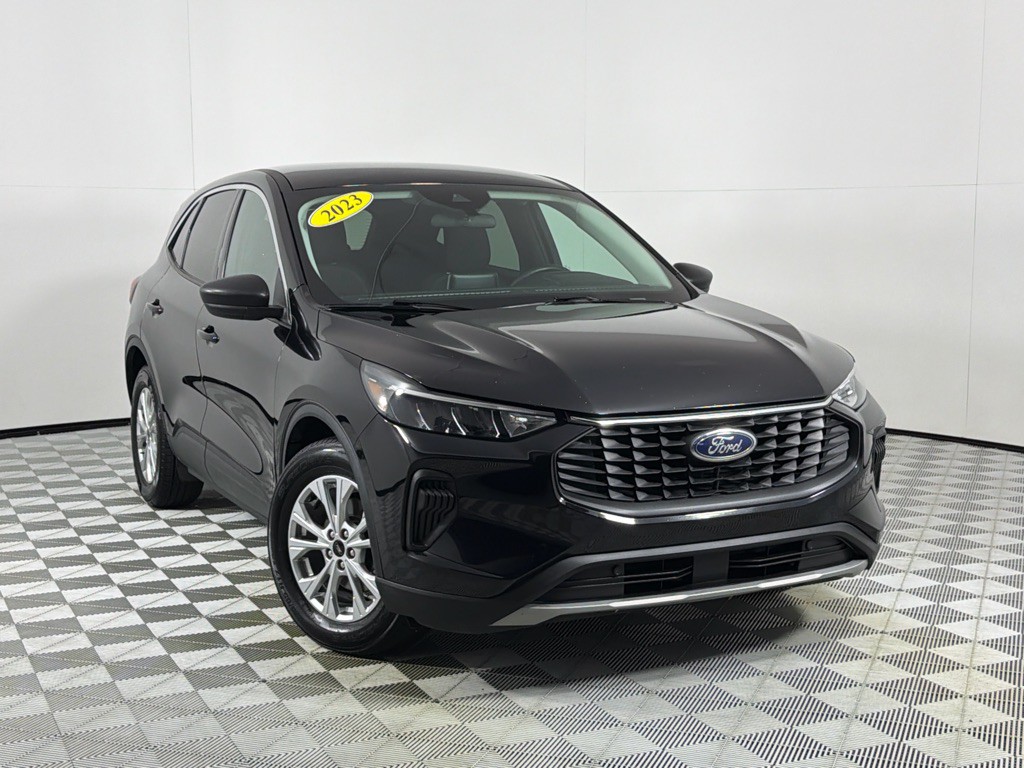2023 Ford Escape Image 2