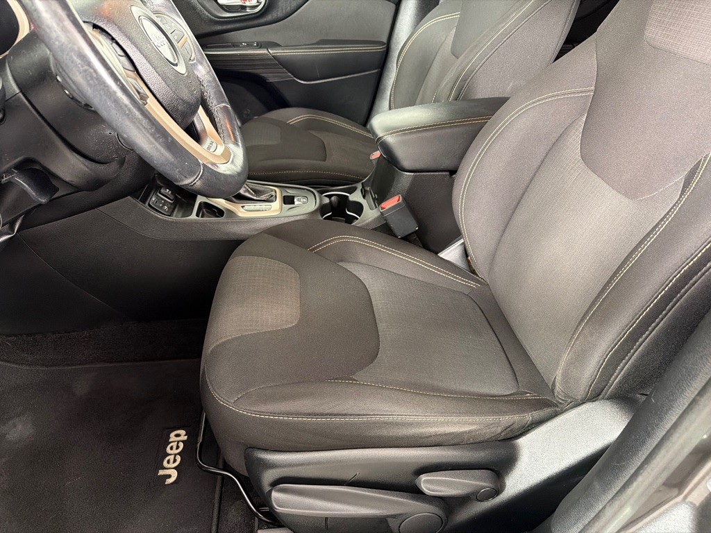 2017 Jeep Cherokee Image 11