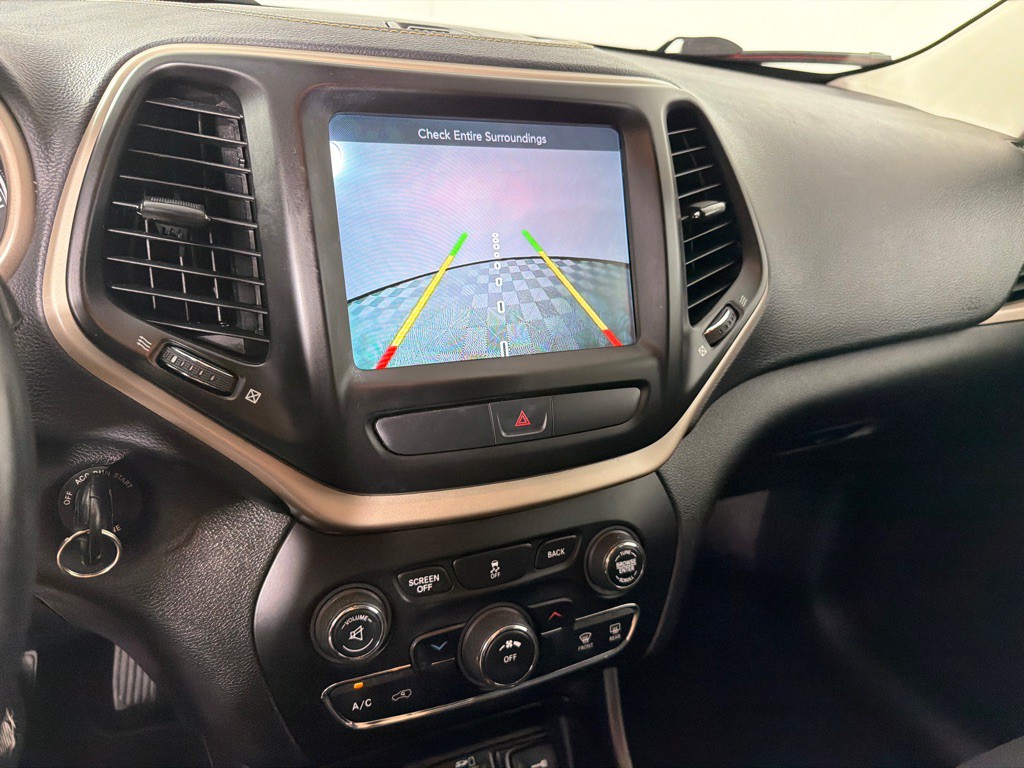 2017 Jeep Cherokee Image 16
