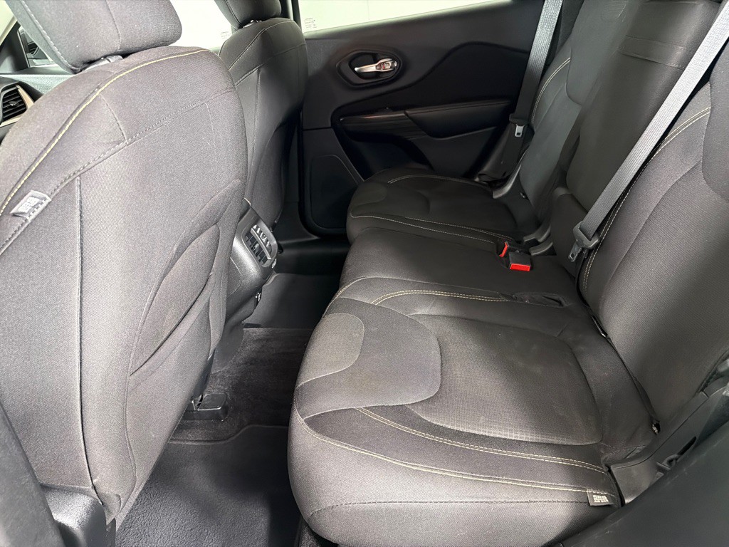 2017 Jeep Cherokee Image 18