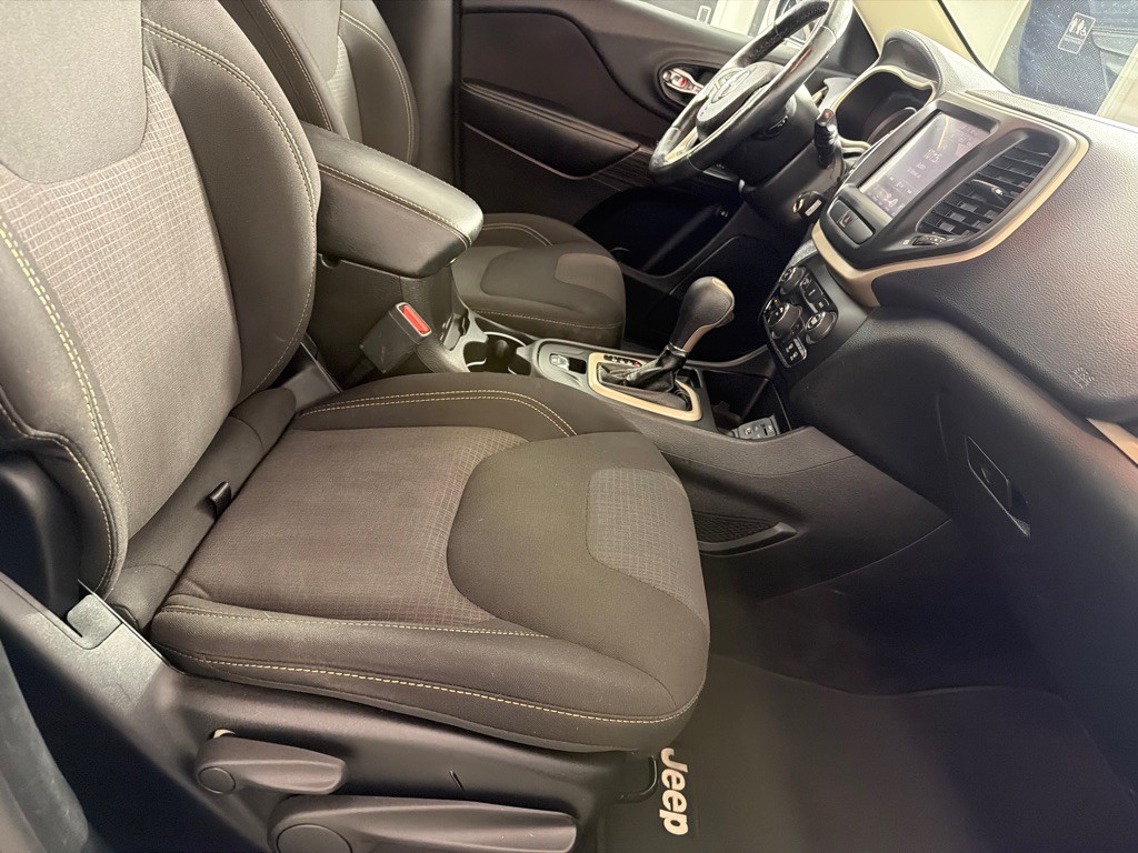 2017 Jeep Cherokee Image 23