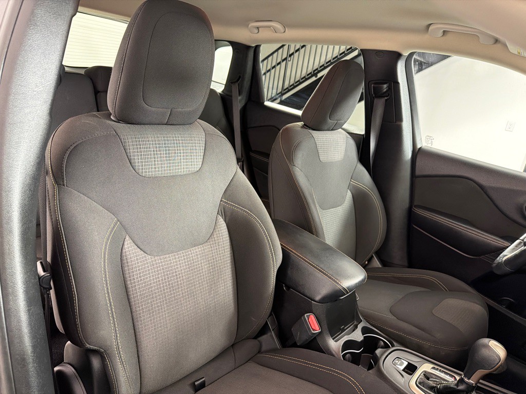 2017 Jeep Cherokee Image 24