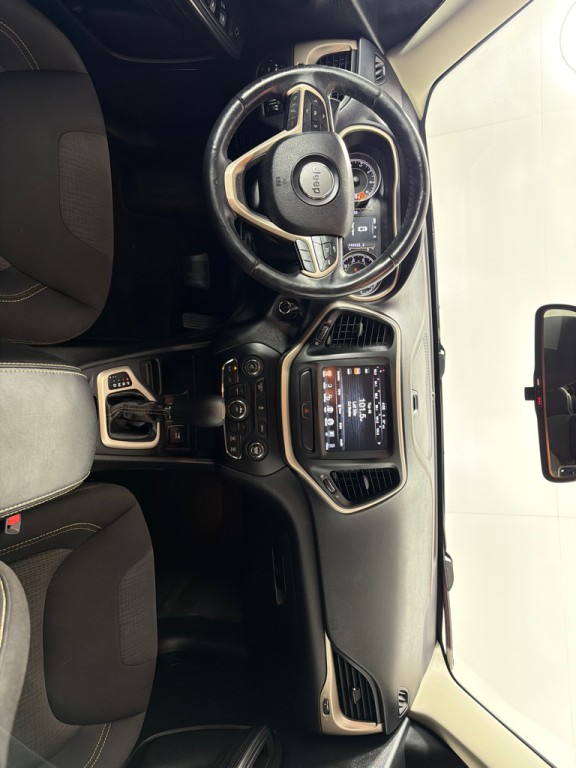 2017 Jeep Cherokee Image 25