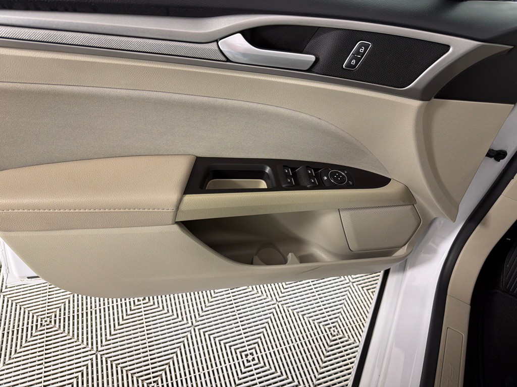 2020 Ford Fusion Image 9