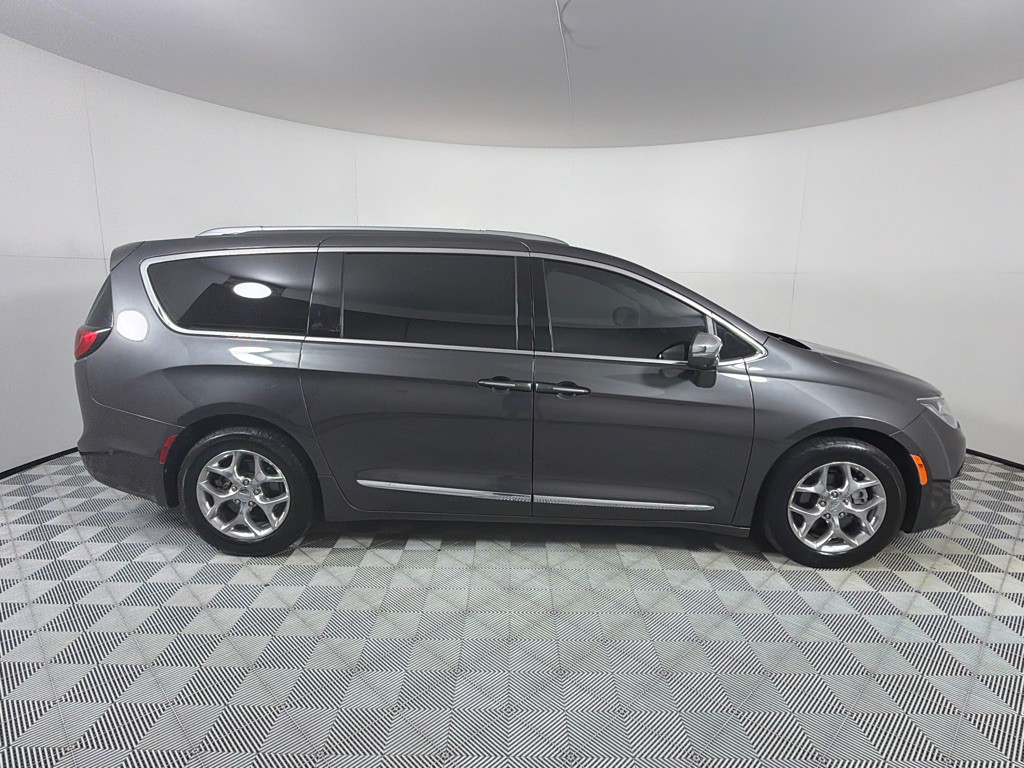 2018 Chrysler Pacifica Image 4