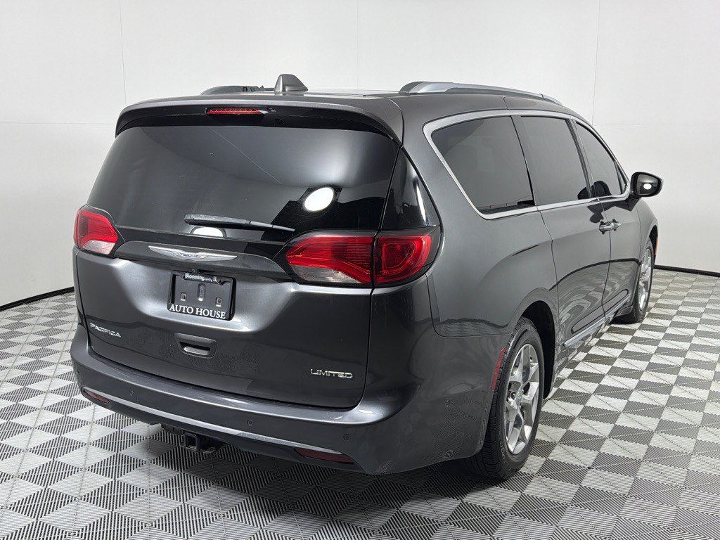 2018 Chrysler Pacifica Image 5