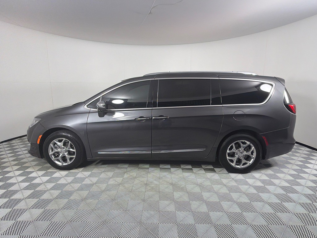 2018 Chrysler Pacifica Image 8