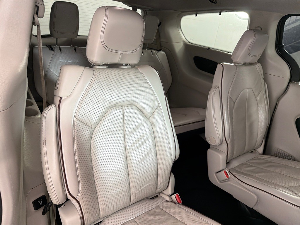2018 Chrysler Pacifica Image 25