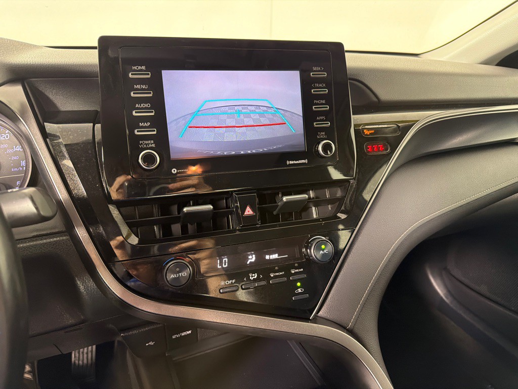 2021 Toyota Camry Image 17