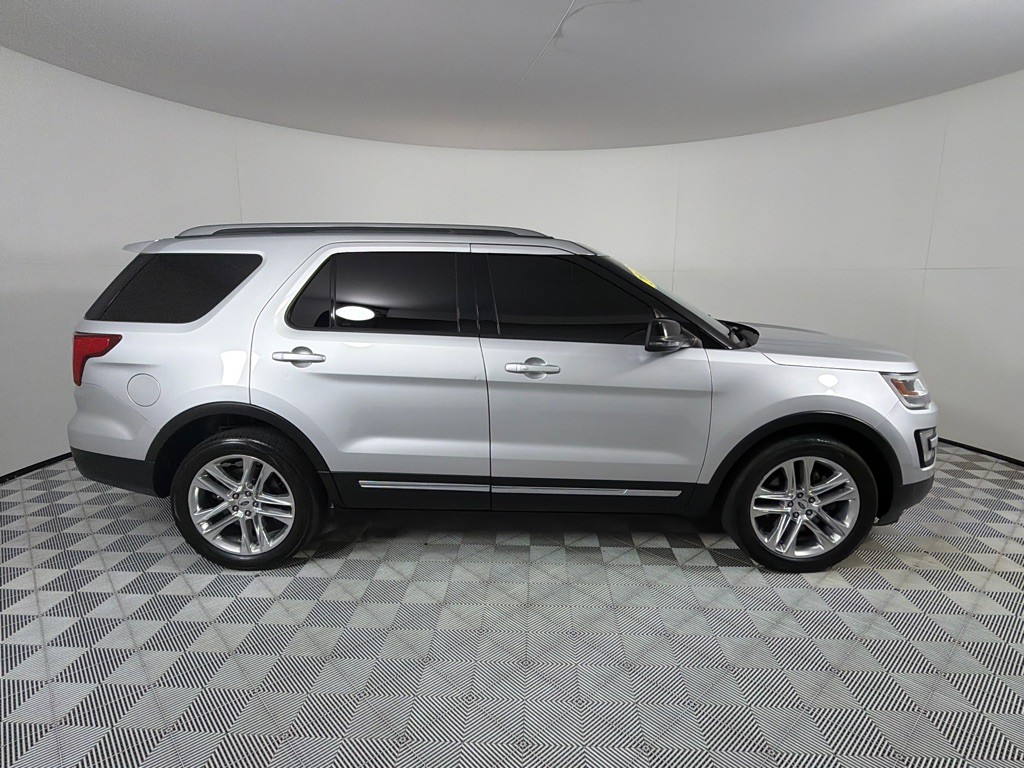 2017 Ford Explorer Image 4