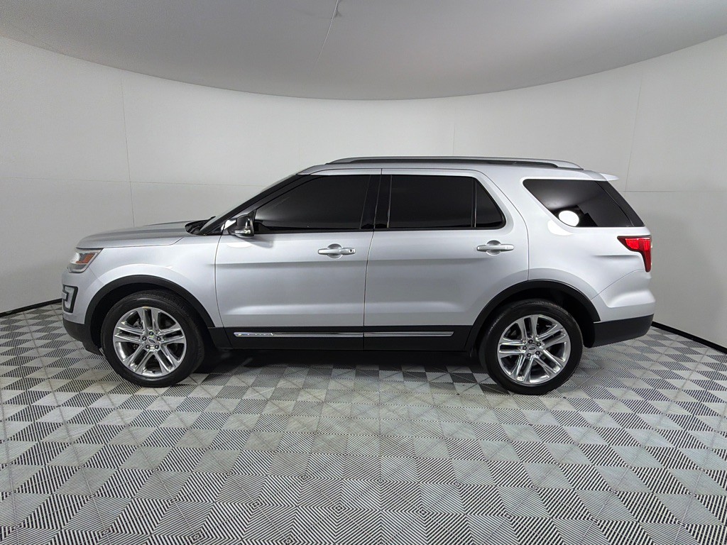 2017 Ford Explorer Image 8