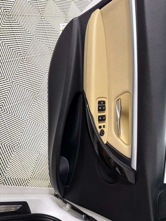 2018 BMW 3 Series Image 10