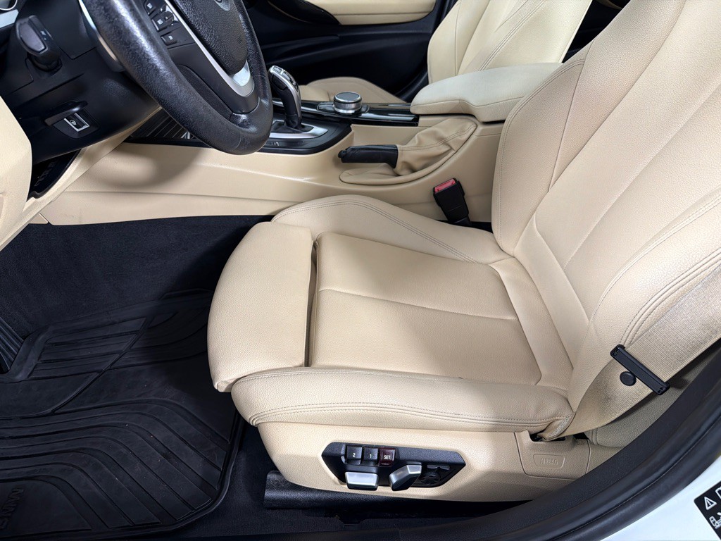 2018 BMW 3 Series Image 11