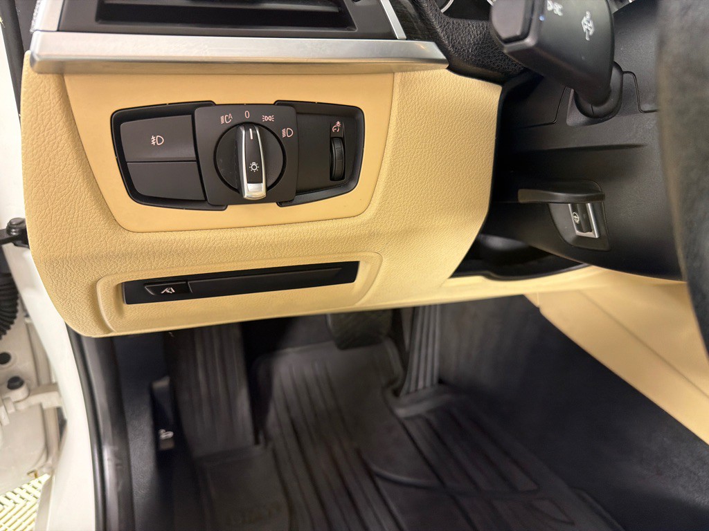 2018 BMW 3 Series Image 14