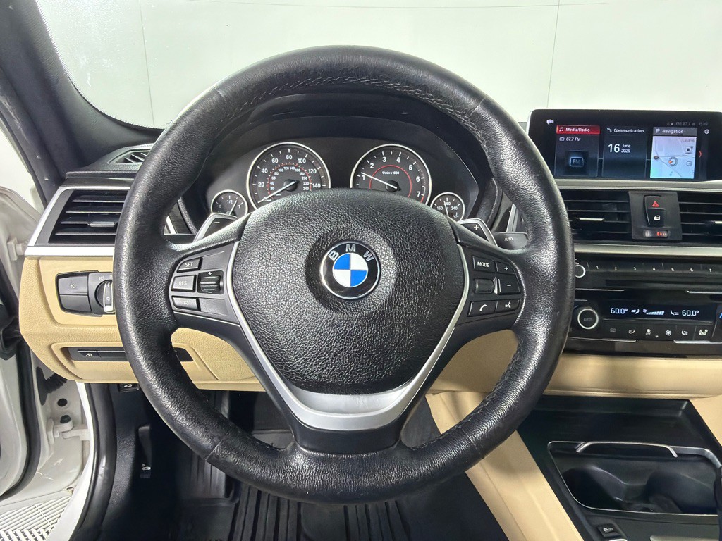 2018 BMW 3 Series Image 15