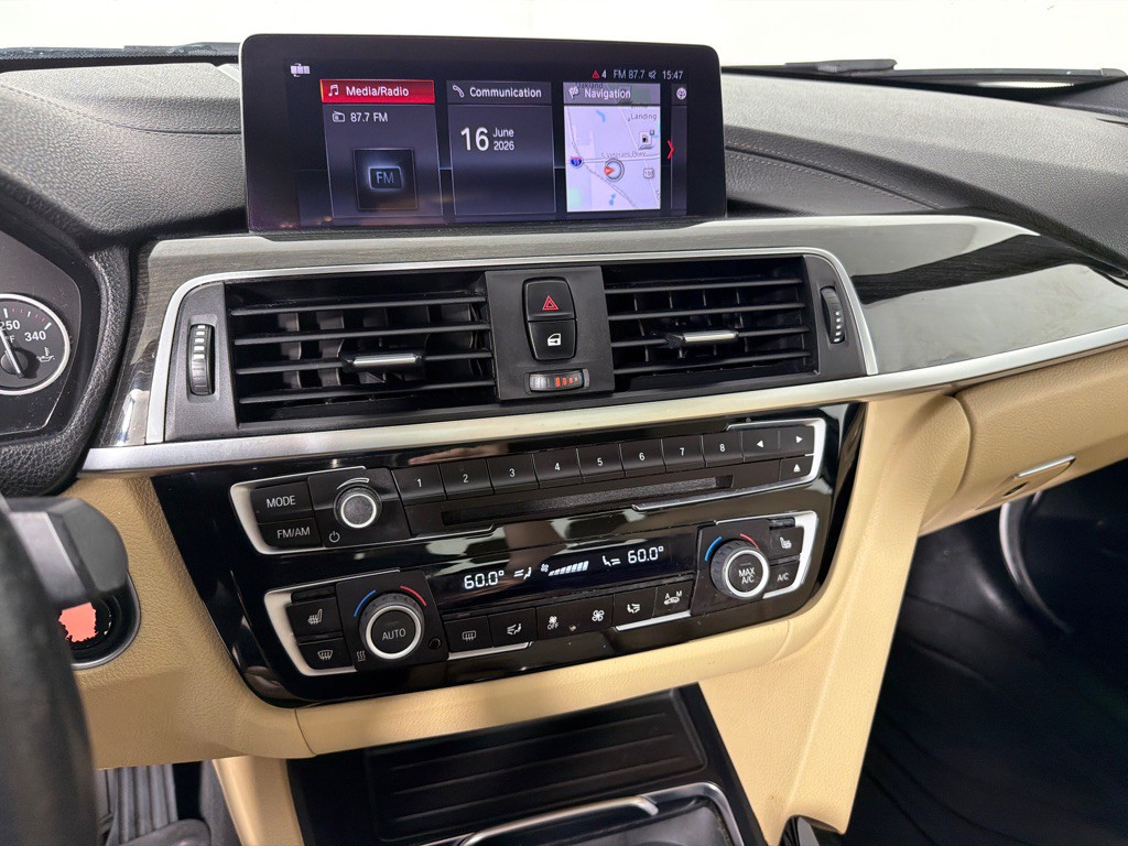 2018 BMW 3 Series Image 16