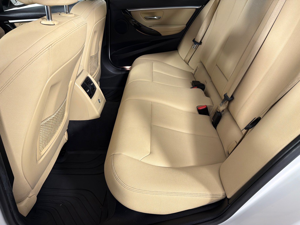 2018 BMW 3 Series Image 19